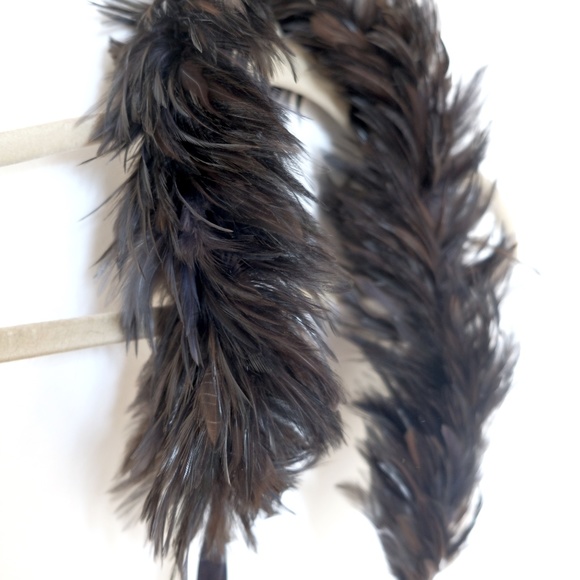 Sisley Black Feather Boa - Picture 3 of 6